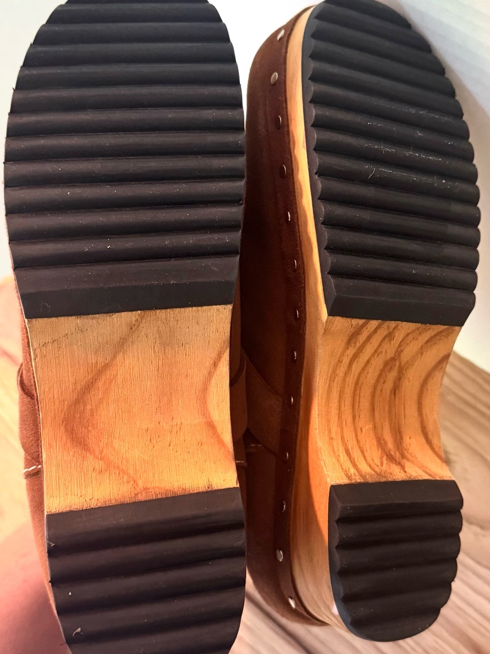 Free People Oak Clog Boots in Tan Suede. - Picture 3 of 3